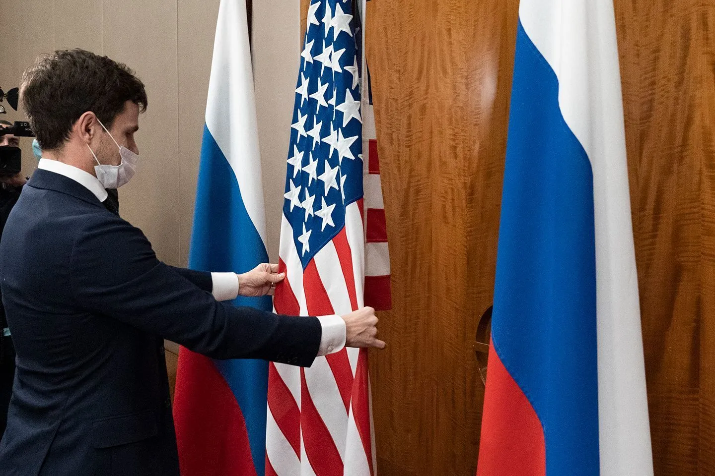 Russia US flags