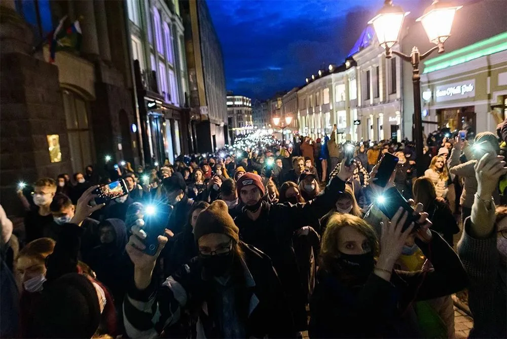 митингующие на Кузнецком мосту
