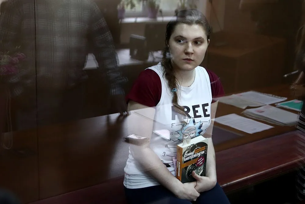 Суд в Москве перевел Анну Павликову под домашний арест