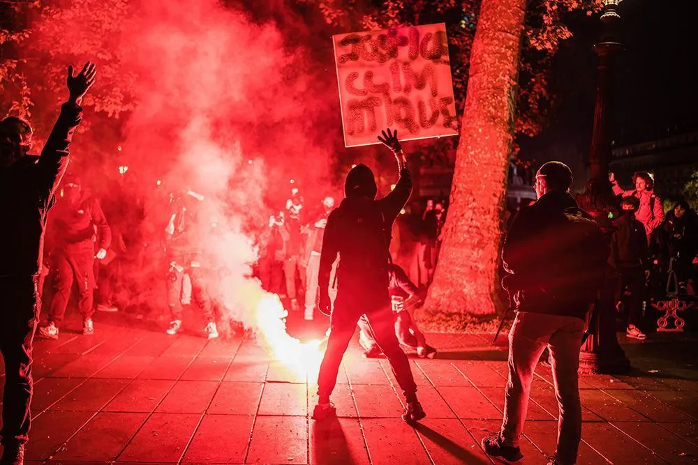 Макрон протест