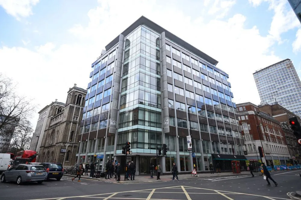 Cambridge Analytica закрылась из-за скандала с утечкой данных пользователей Facebook