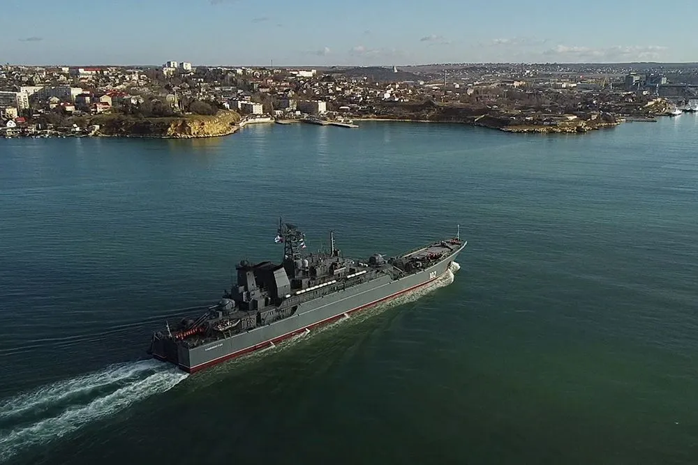 Описание: Россия. Севастополь. Большой десантный корабль «Калининград»