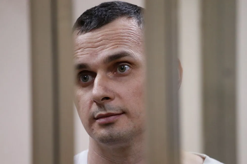 Собчак: у Сенцова от голодовки выпали два зуба