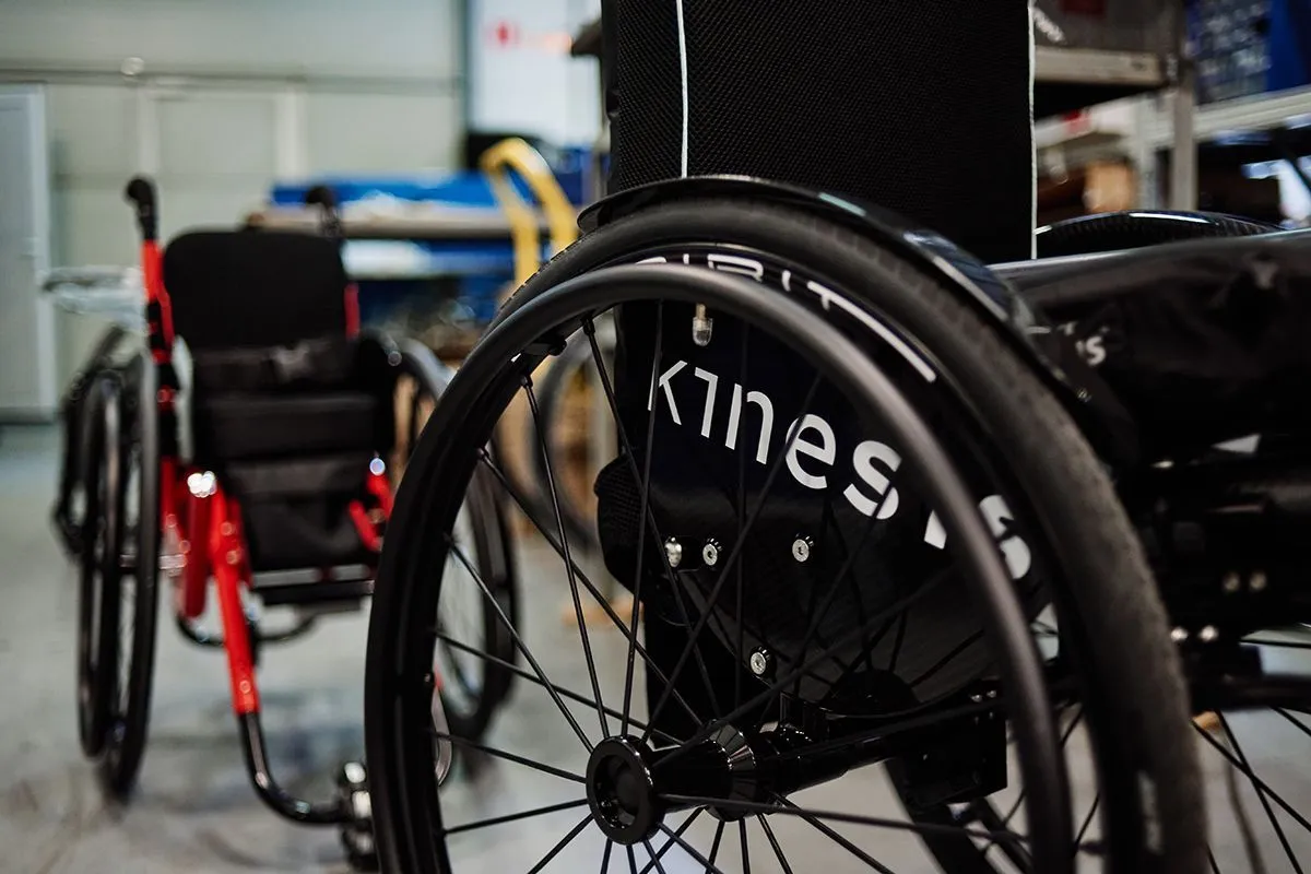 Kinesis коляска
