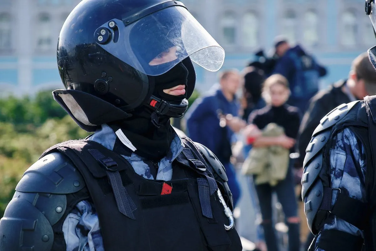 Без жетона и в маске