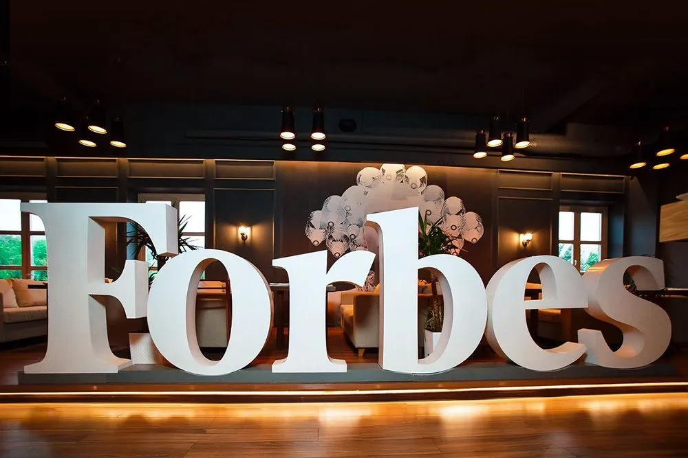 В Казахстане прошли обыски в редакциях журнала Forbes и сайта Ratel