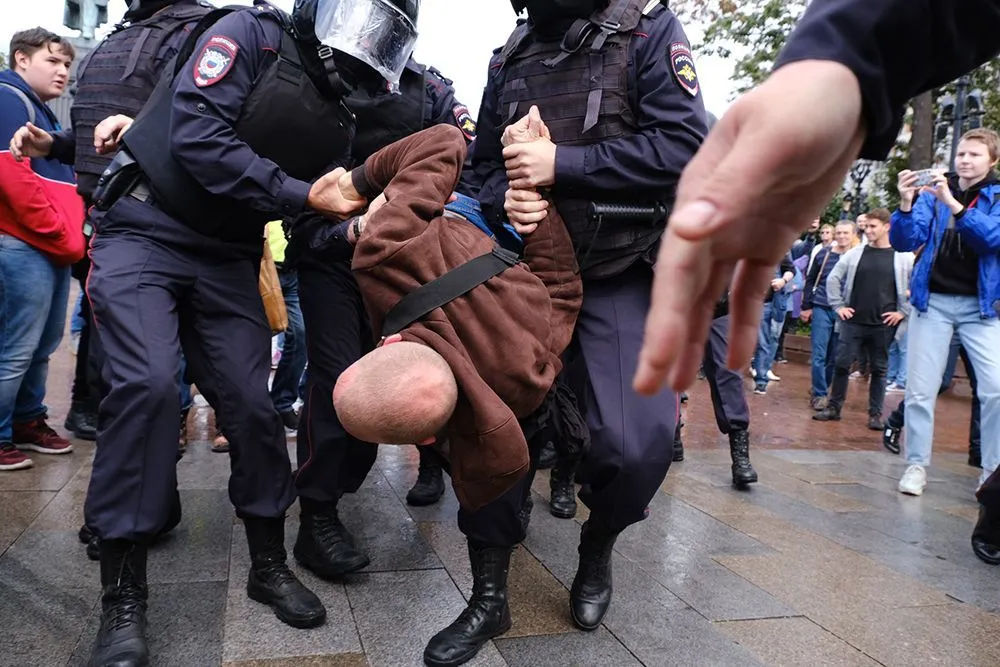 В Москве на акции протеста за честные выборы задержали больше 1000 человек