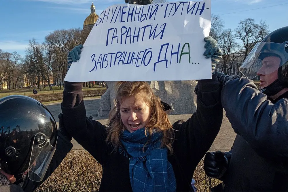 «Ведомости»: голосование по Конституции могут провести в начале июля