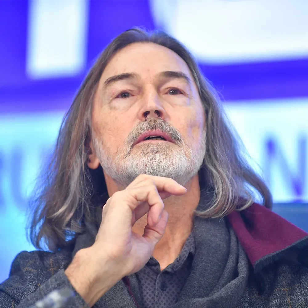 Никас Сафронов
