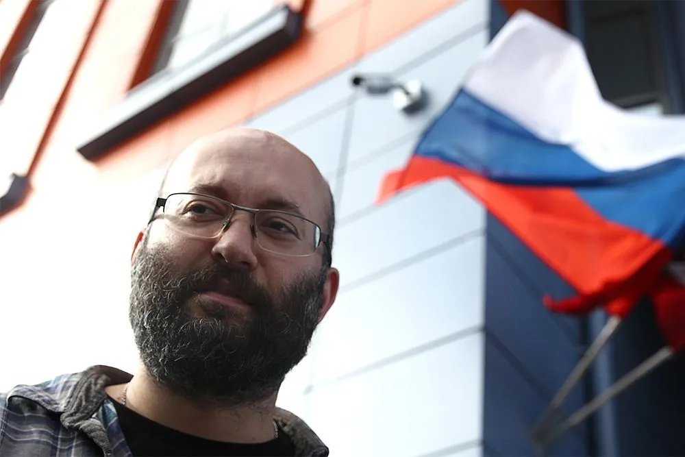 Суд в Москве арестовал Илью Азара на 15 суток