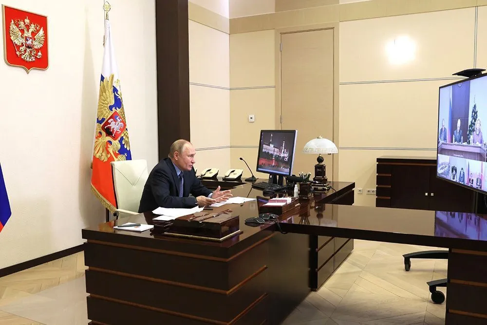Путин и защитники