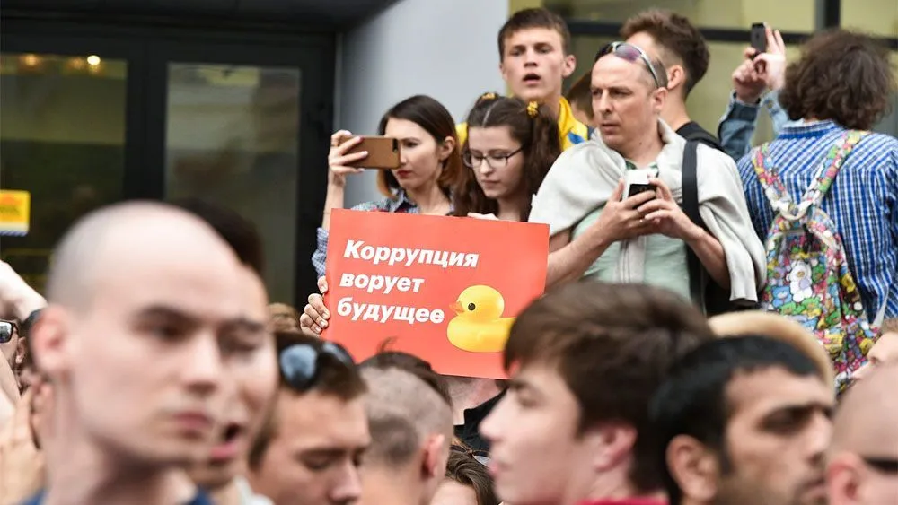 Бывшего директора ФБК объявили в розыск по делу о фильме «Он вам не Димон»