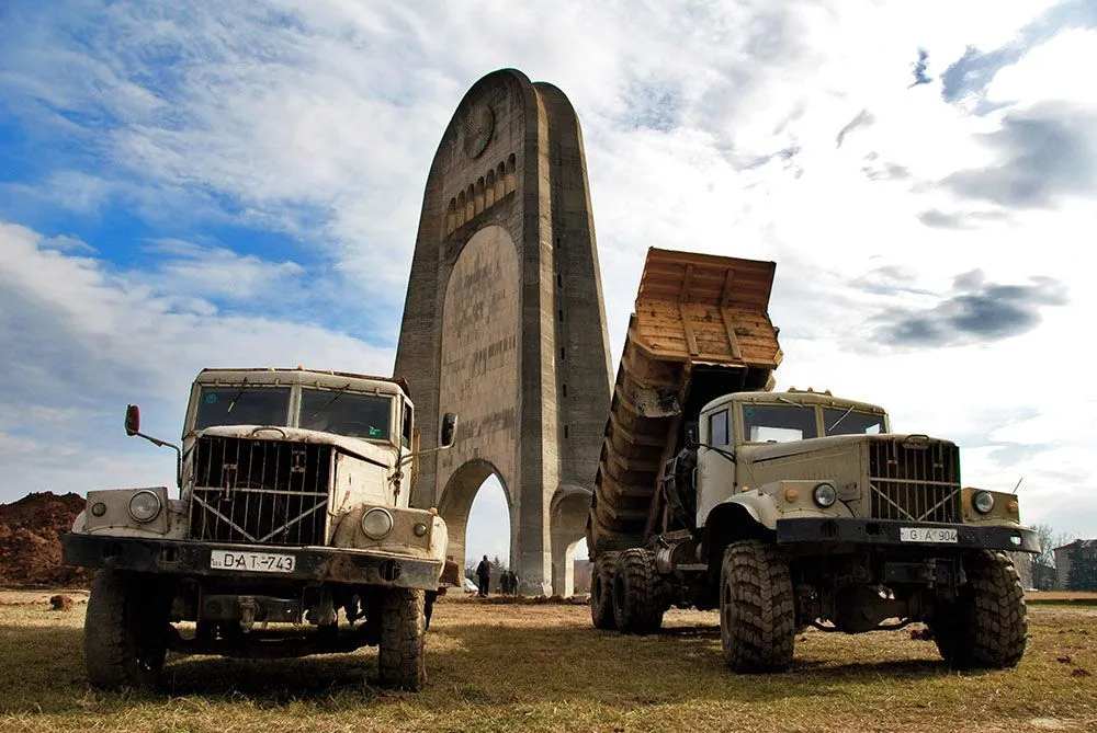 грузия памятник