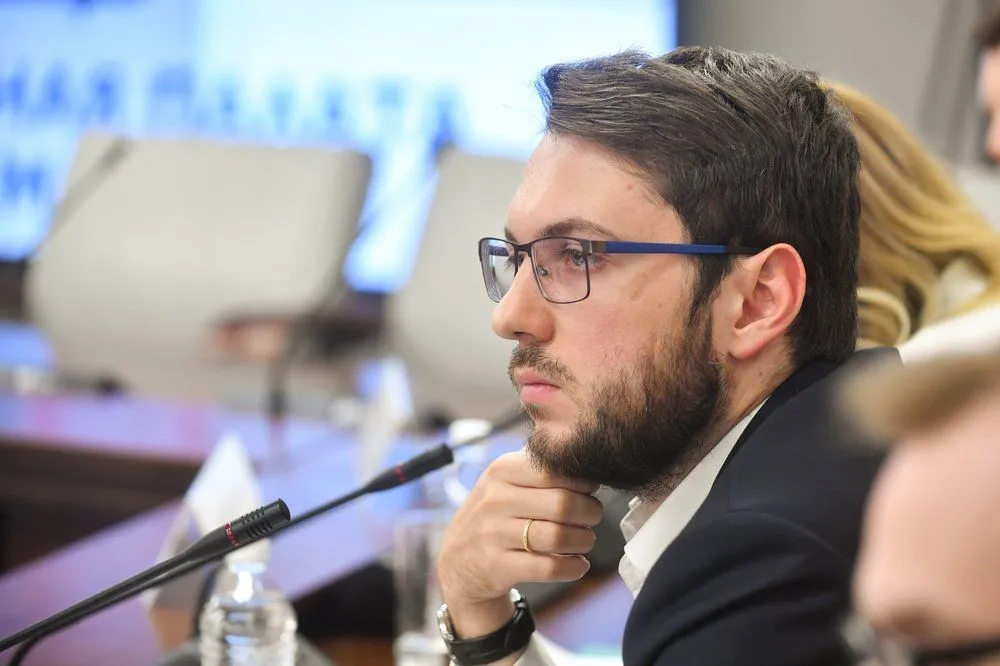 Роман Юнеман