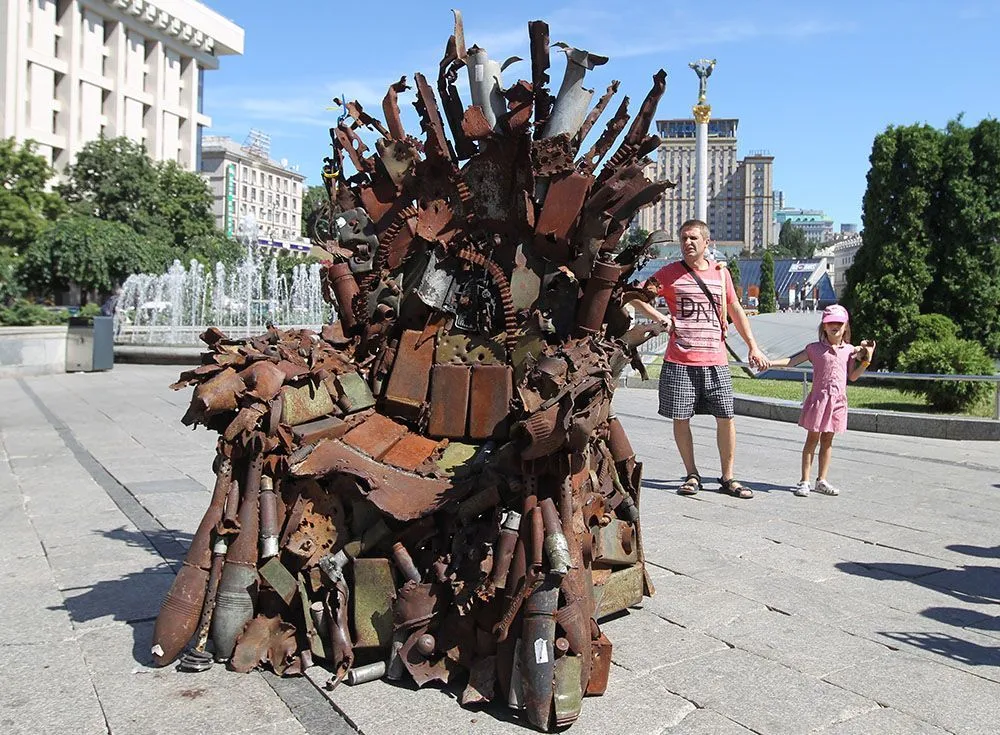 железный трон в центре киева