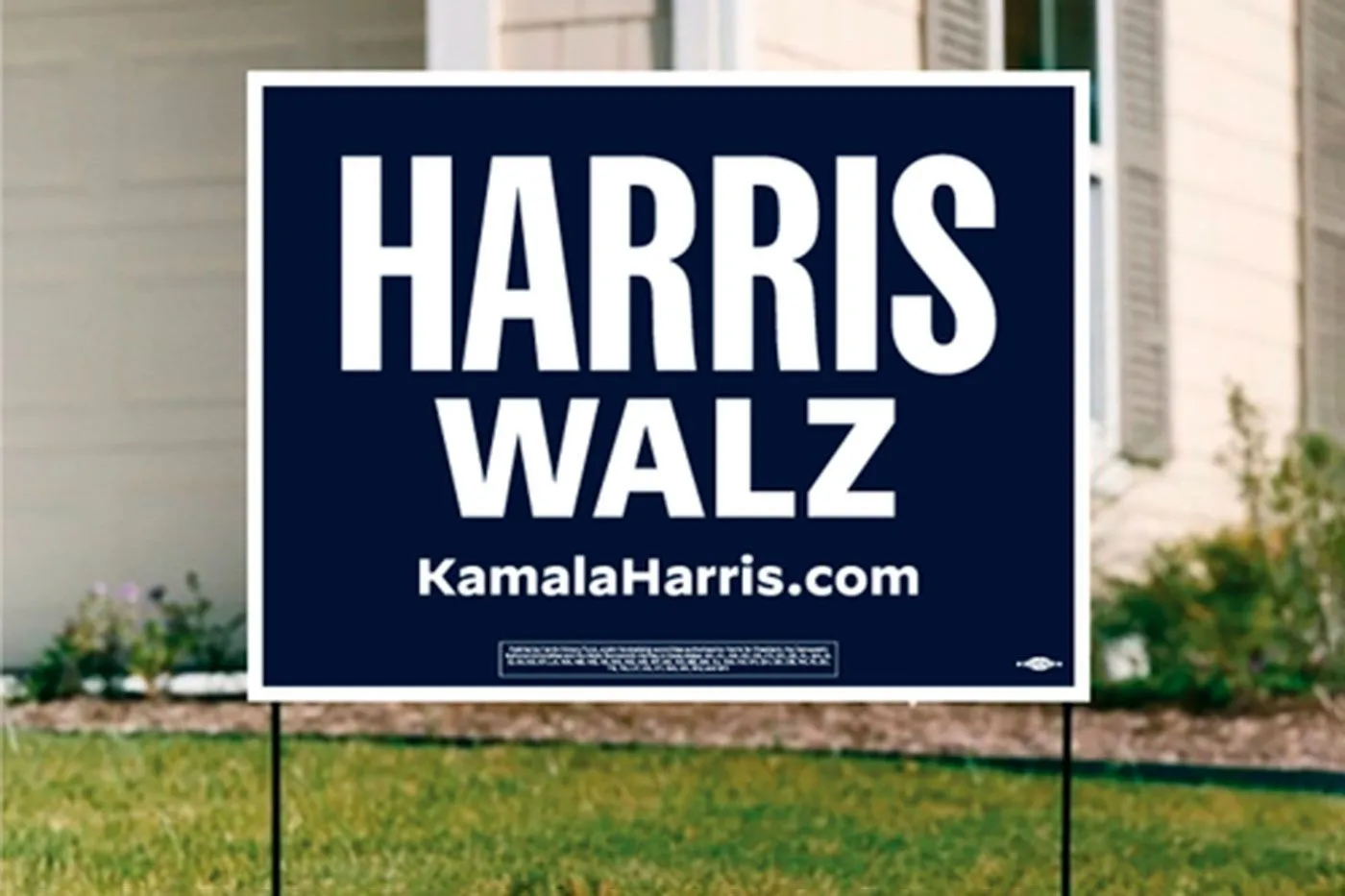 harris-walz_yardSing_sideA-url__51262