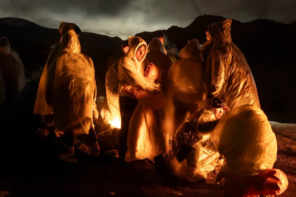 002_World Press Photo of the Year Finalist_Online_John Moore_Getty Images