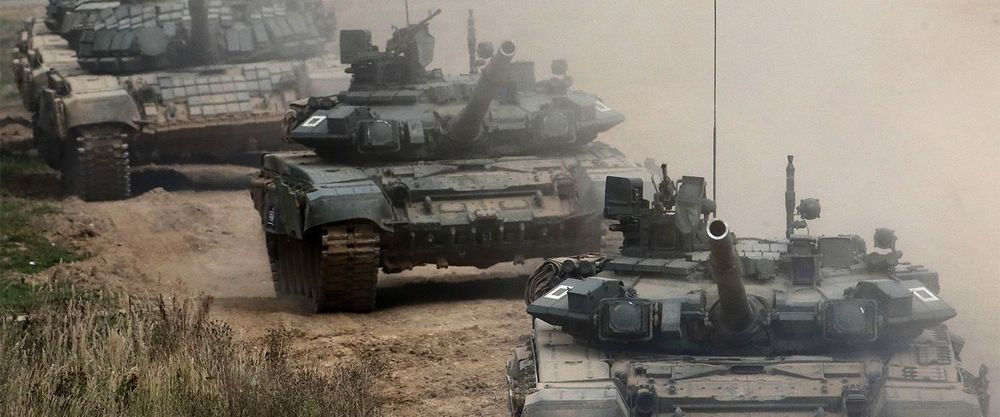 НАТО: у границ с Украиной остаются десятки тысяч российских военных