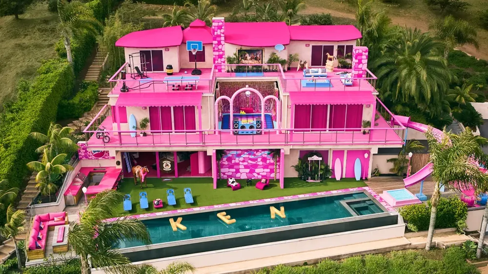 01-Kens-DreamHouse-Airbnb-Exterior-Credit-Hogwash-Studios