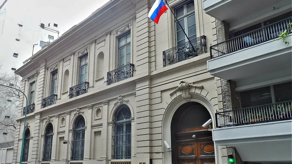1295px-Embajada_de_Rusia_-_panoramio