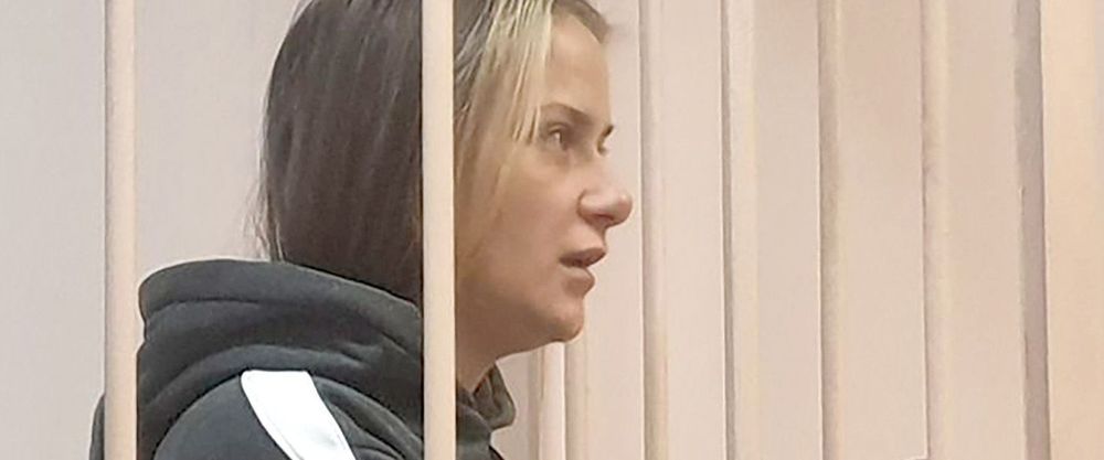 «Заигралась в инстаблогера». Суд отпустил девушку, позировавшую на фоне Исаакия в стрингах