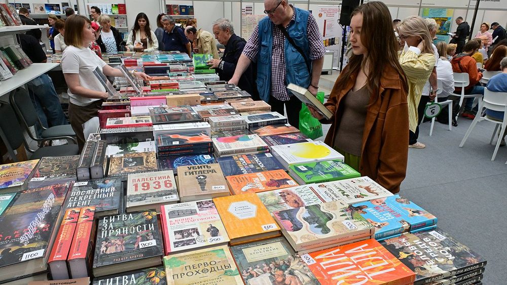 Открытие Московской международной книжной ярмарки в Гостином дворе