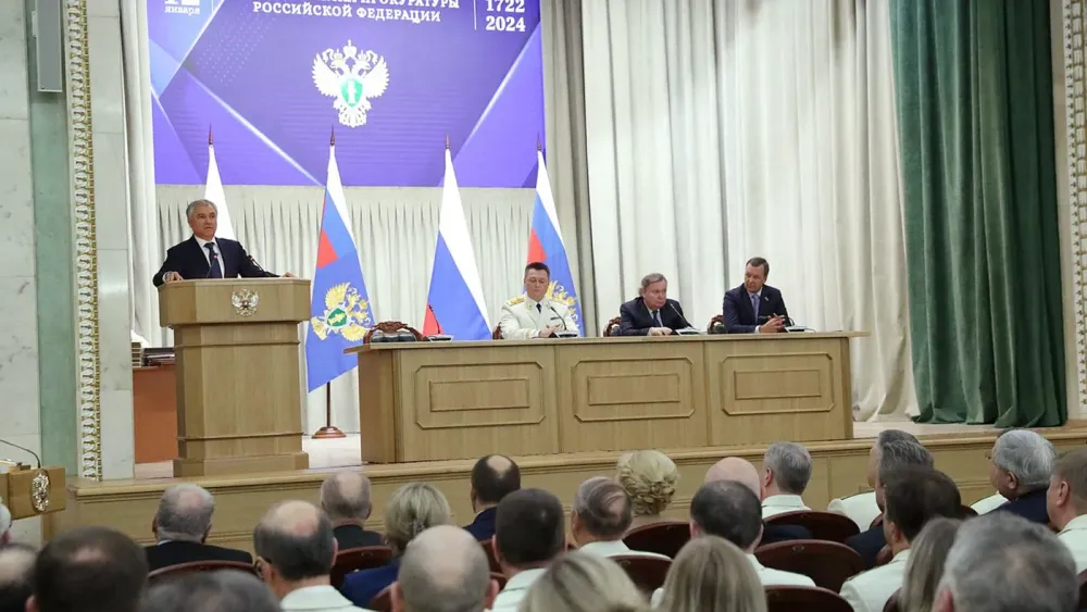 Володин о "голой" вечеринке Ивлеевой: нужно жестче реагировать, когда открывают «не ту дверь»