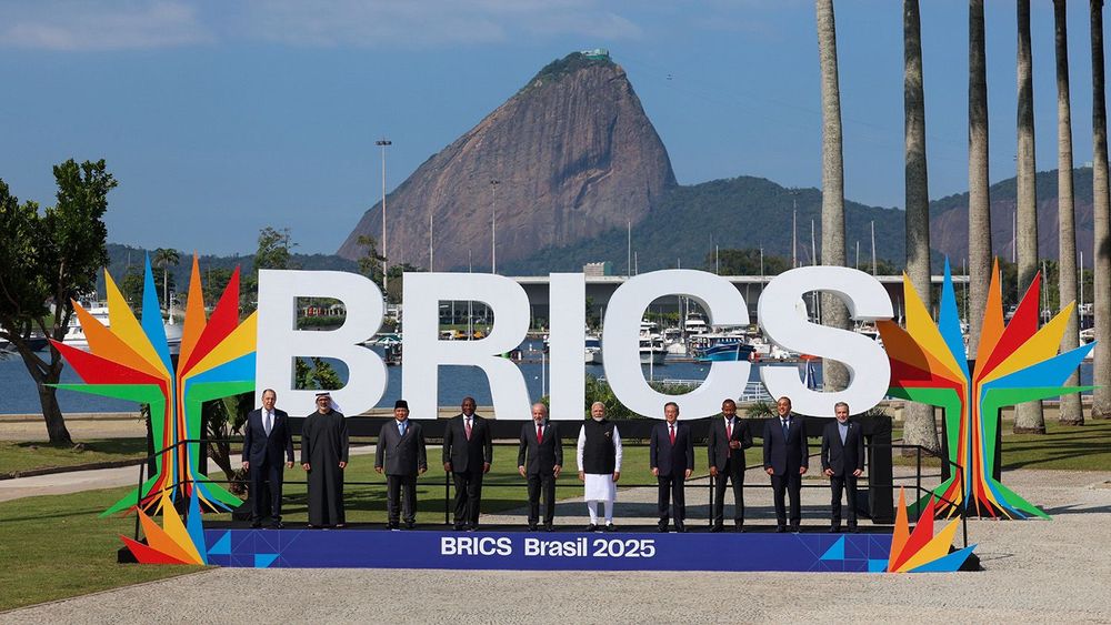 17th_BRICS_Summit_family_photograph_(2025) копия