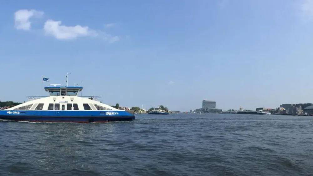 2016_River_traffic_on_the_IJ_in_Amsterdam