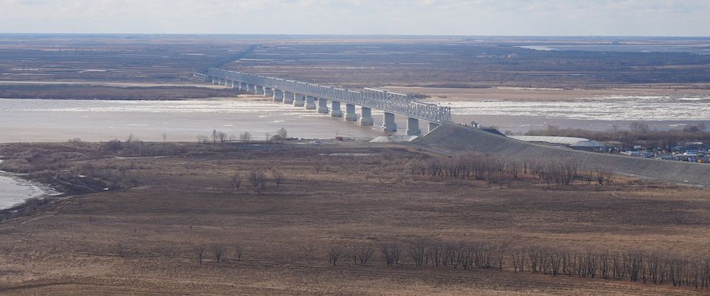 Россия достроила свою часть первого железнодорожного моста в Китай