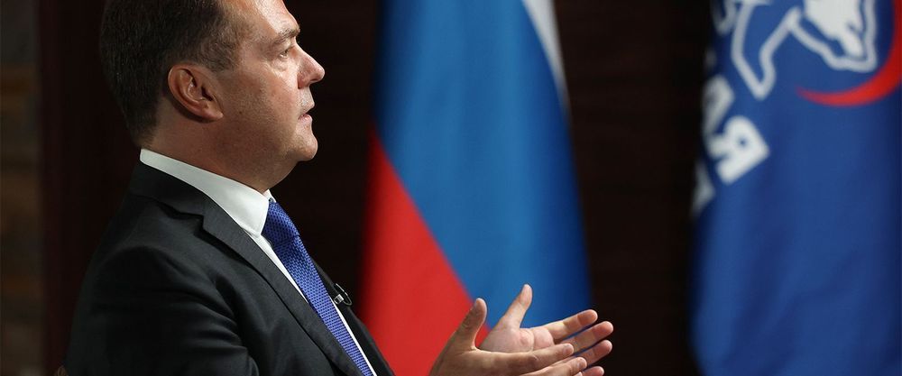 Медведев высказался об отказе от поста спикера Госдумы, вмешательстве США в выборы и Навальном
