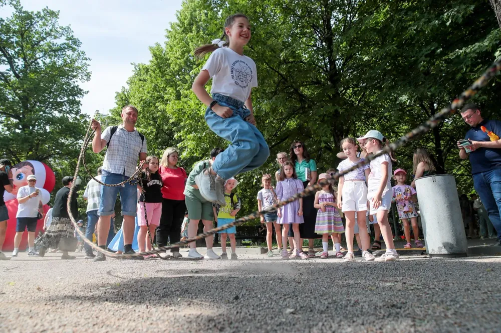 876131