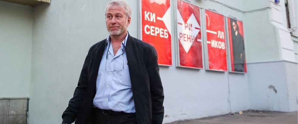 Роман Абрамович подал в суд на издателя книги «Люди Путина»