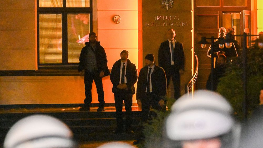 «Правые объединятся под знаменами президента»: куда приведет конфликт властей в Польше