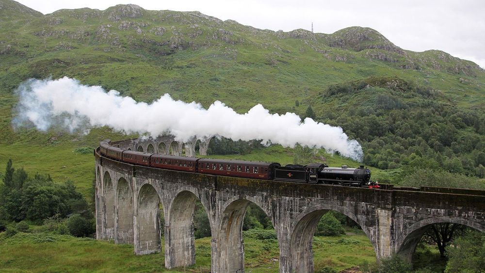 A_Scottish_Adventure-_The_Jacobite_over_Glenfinnan_Viaduct копия