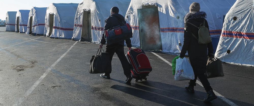 Обстрелы, взрывы и массовый выезд: что происходит в Донбассе после объявленной эвакуации