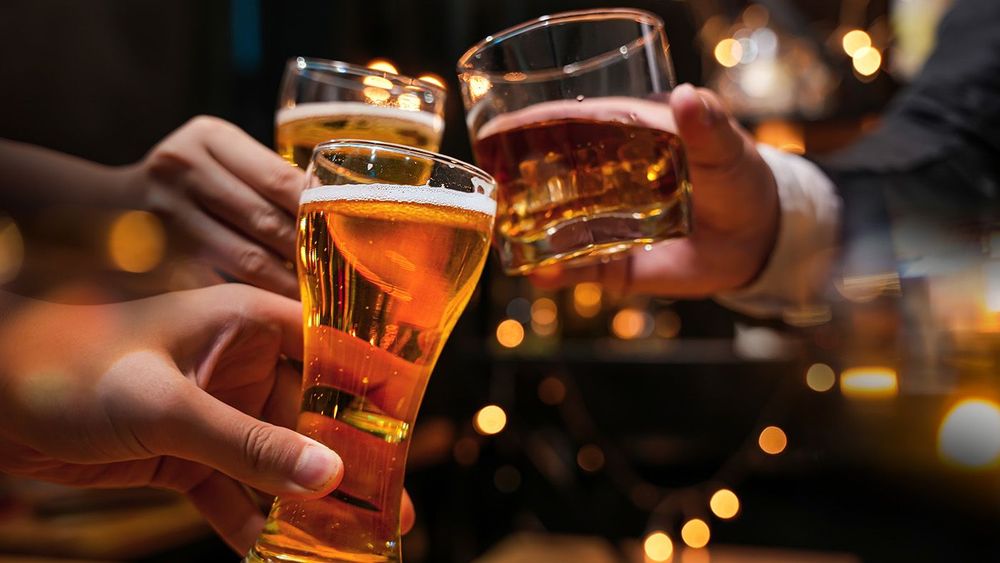 food and drink male friends are happy drinking beer and clinking