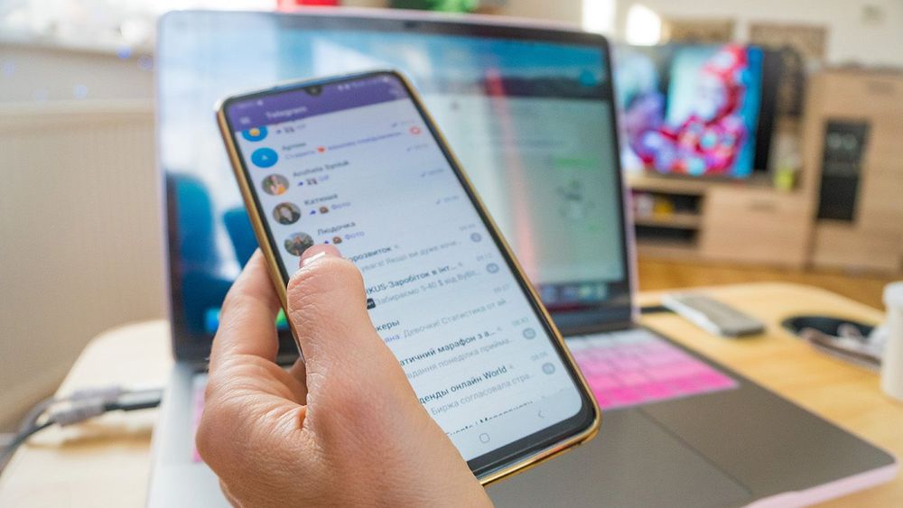 Close Up Mobile,Woman Holding and Using Smartphone, Chat and Send Massege