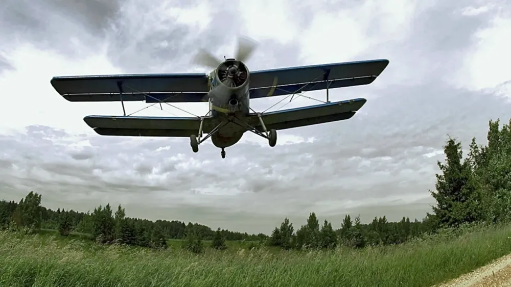 Antonov_An-2_(8194673663)