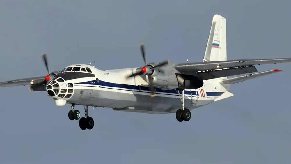 Антонов_Ан-30_0810,_Санкт-Петербург_-_Левашово_RP38193