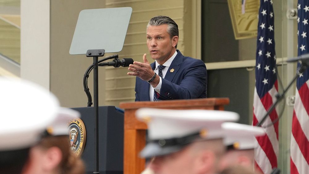 Donald Trump,Pete Hegseth,Dan Caine