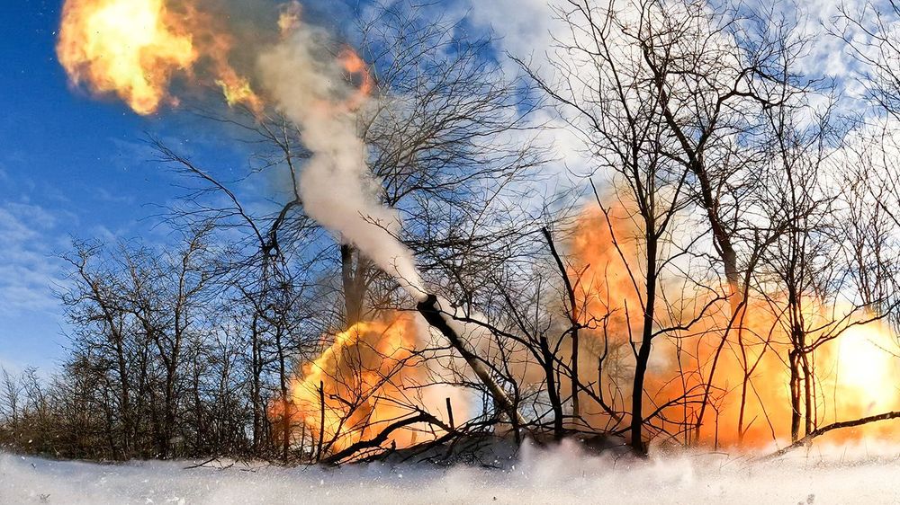 Russian troops use Msta-B howitzers in special Kherson Region