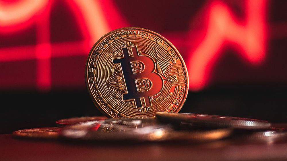 bitcoin cryptocurrency value are falling down, crypto crisis, cr
