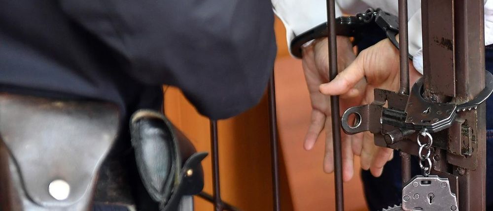 Суд в Москве арестовал политолога по делу о госизмене