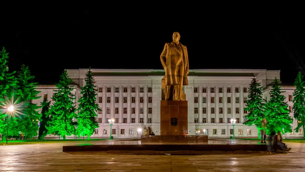 Дом_Советов_с_ночным_освещением (1)