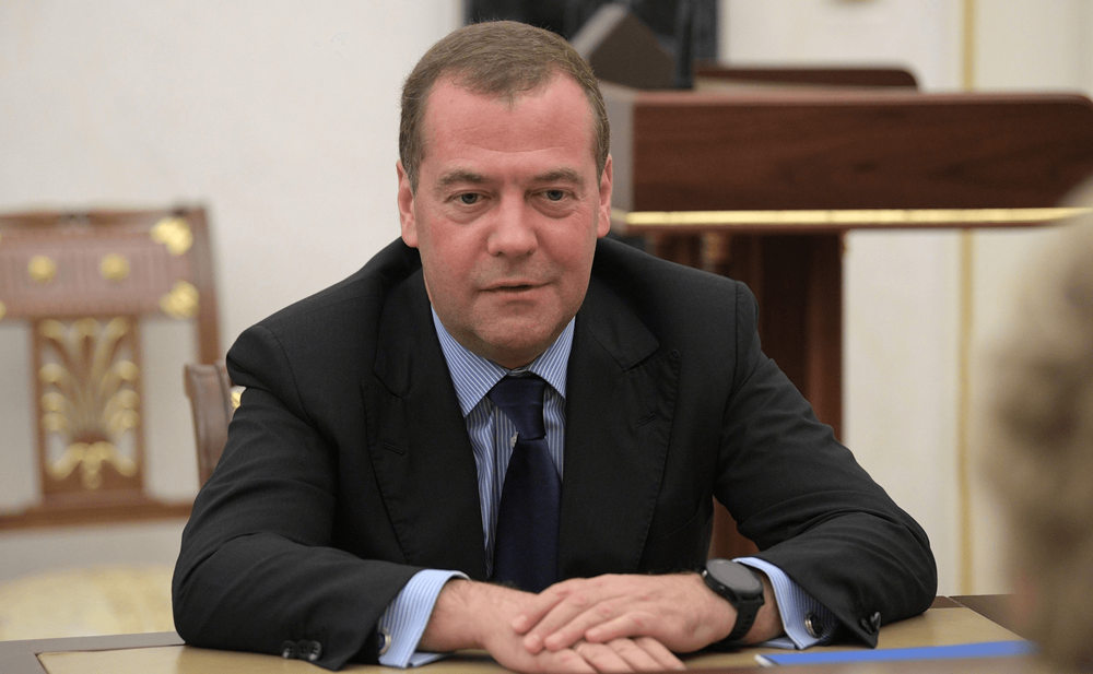 «Решение затянулось»: Медведев высказался об СВО, повышении МРОТ и предателях