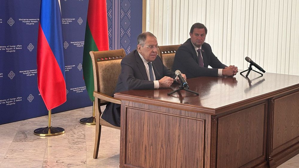 Прекрасен их Союз: зачем Сергей Лавров прилетал в Минск