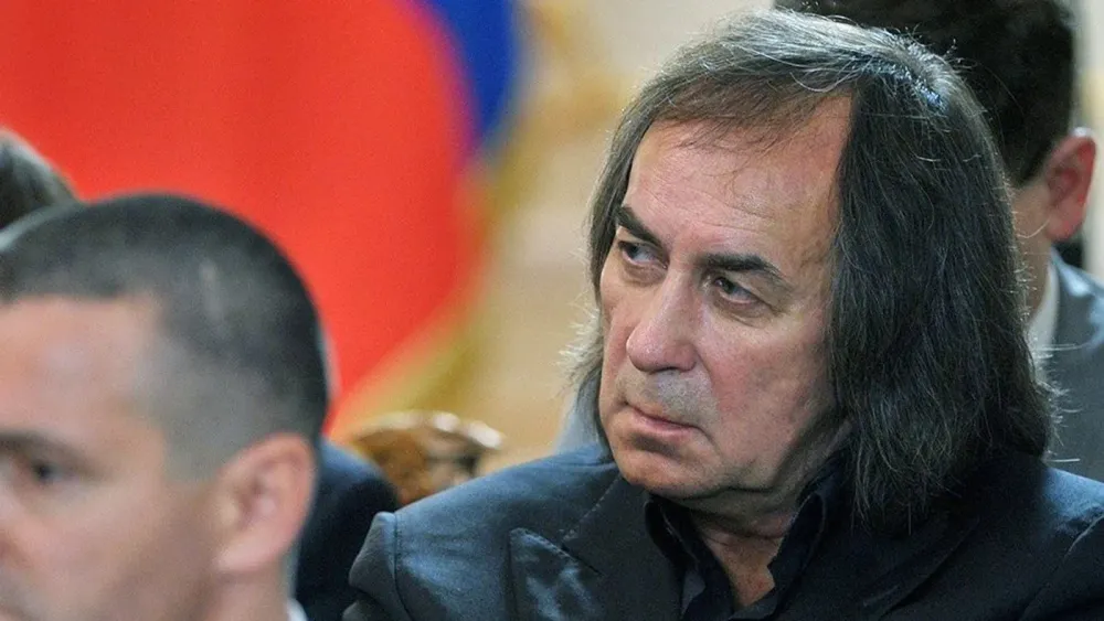 «Их надо ставить на место». За что с МТС требуют $1 млрд после «голой» вечеринки Ивлеевой