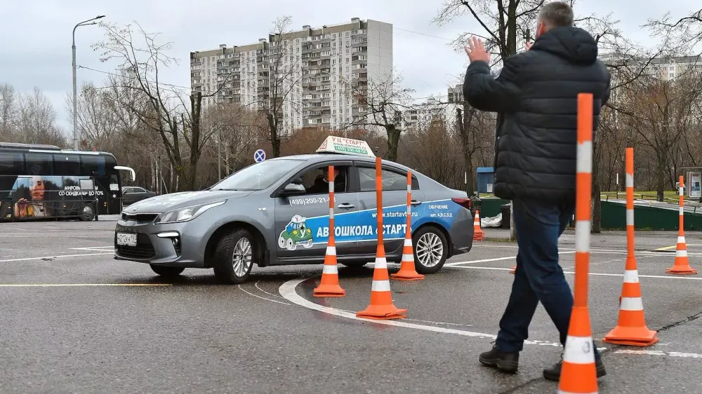 «Известия»: автошколам в России угрожает закрытие