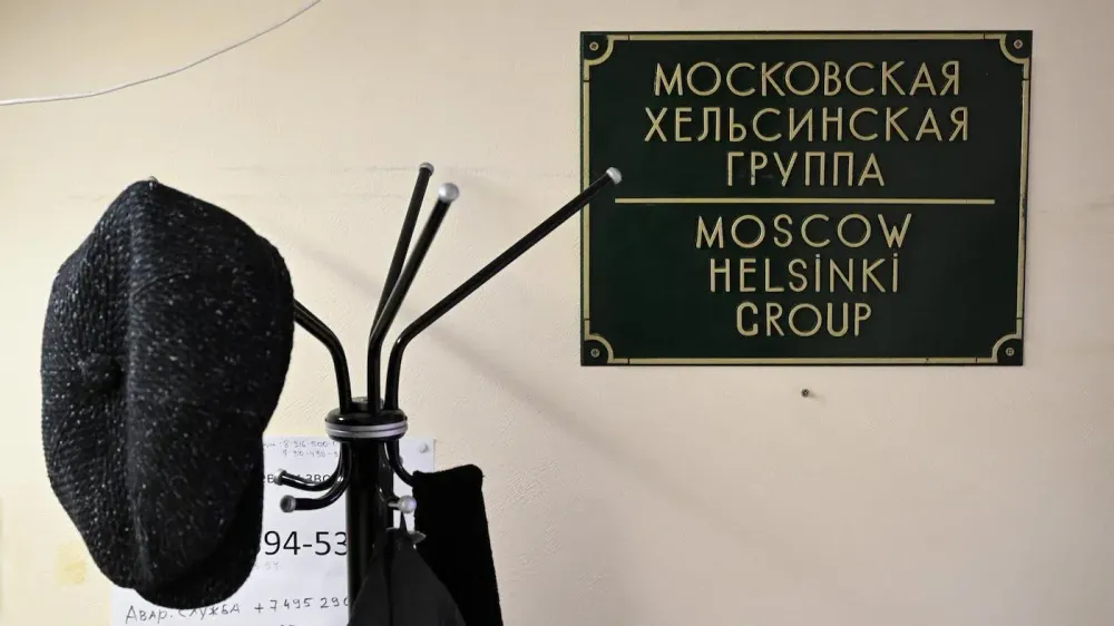 «Чудовищное решение». Реакции на ликвидацию Московской Хельсинской группы